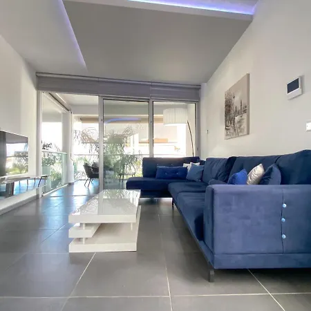 Phaedrus Living: Modern Flat Strovolos 201 Никосия