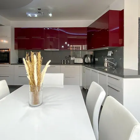 Phaedrus Living: Modern Flat Strovolos 201 Никосия
