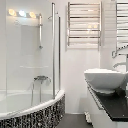 Phaedrus Living: Modern Flat Strovolos 201 Никосия